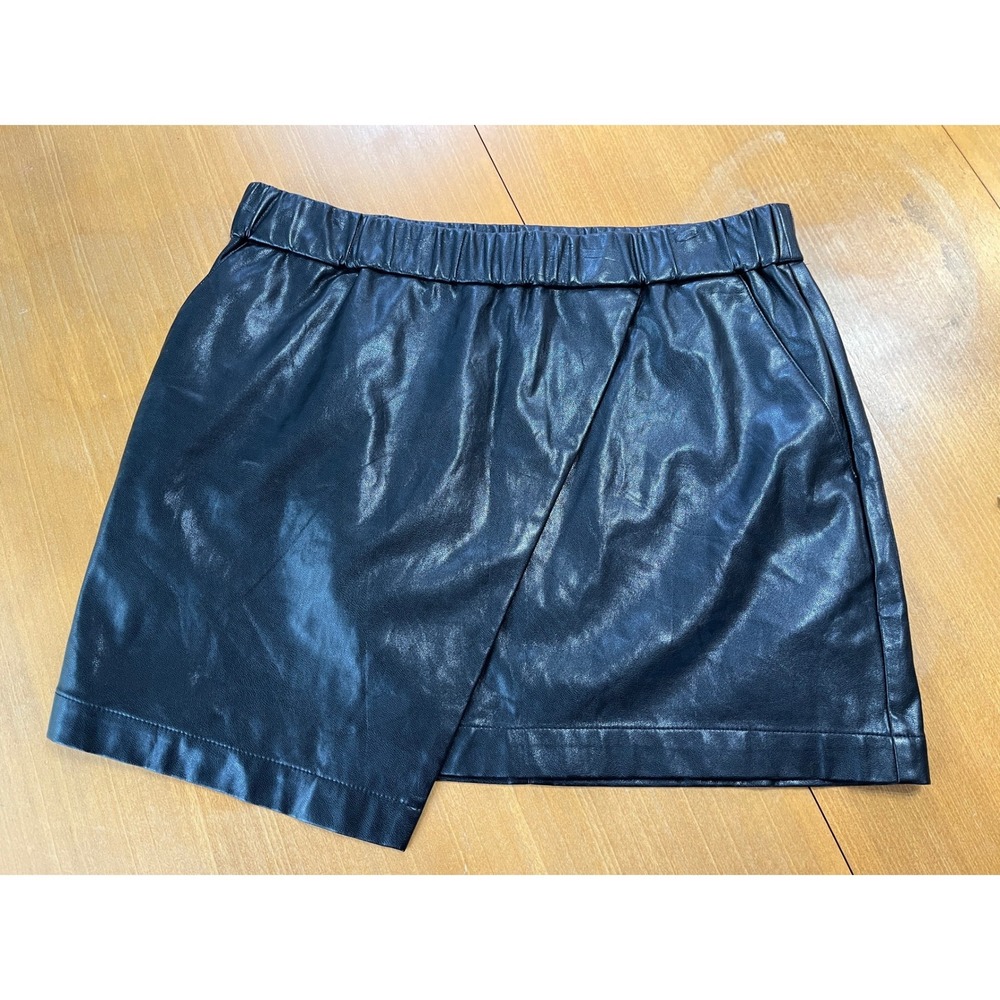 Marciano Black Faux Leather Skirt Elastic Waist Mini Skirt Shorts Size 4